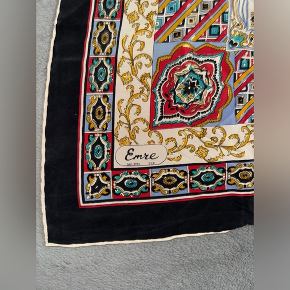 EMRE 100% silk square scarf - Picture 3 of 4